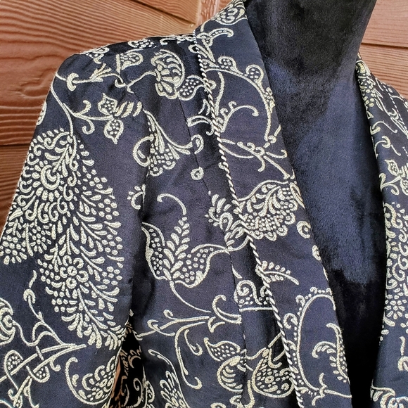 CAbi Eliza Tapestry Brocade Embroidered Black and Cream Jacket Blazer Size 2 EUC - Picture 9 of 16